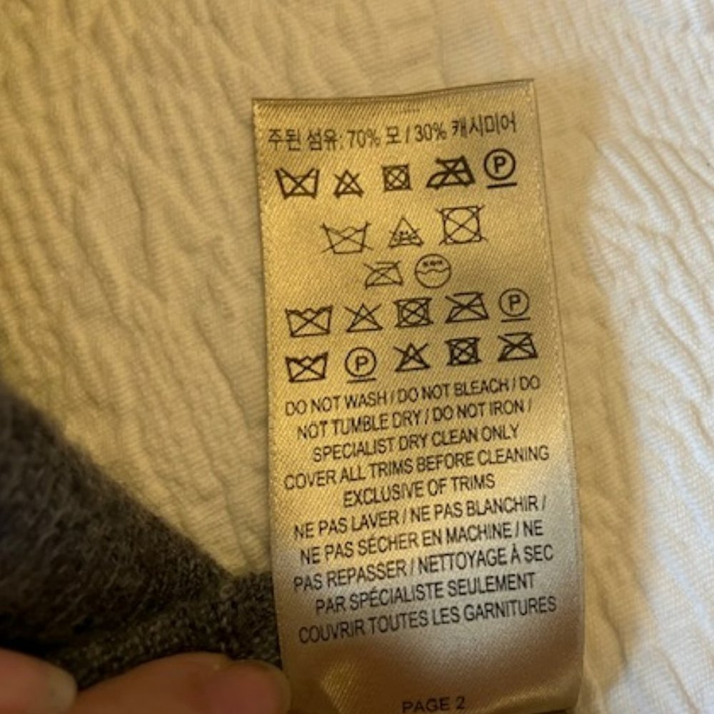 BURBERRY.  CASHMERE.  DRESS. - Picture 15 of 15